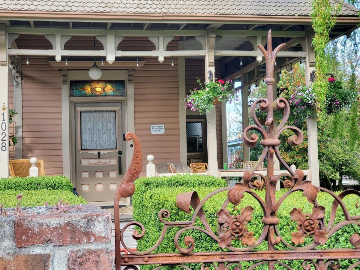 Adams Pragge House - Victorian Bed & Breakfast Порт-Таунсенд Экстерьер фото