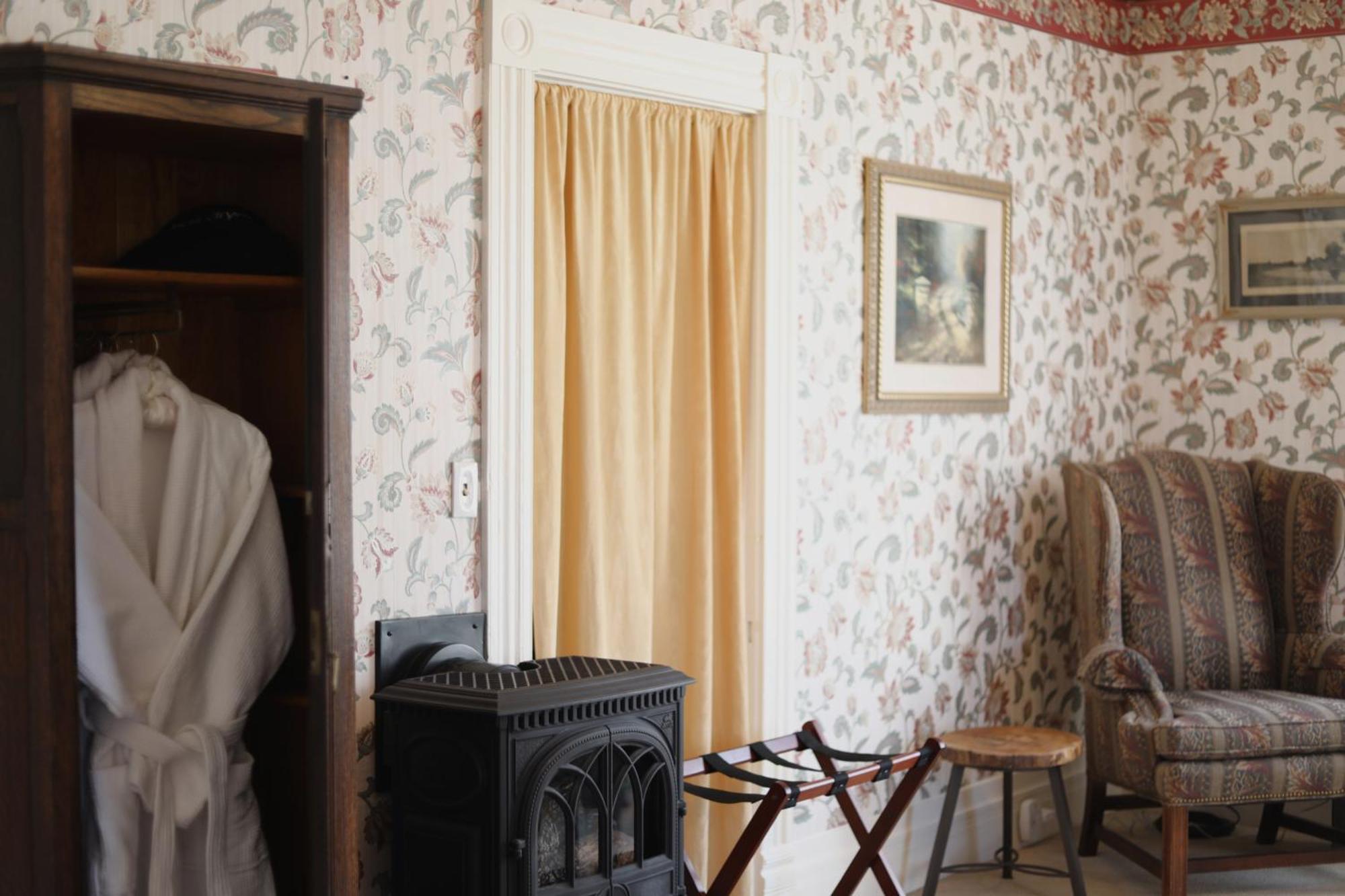 Adams Pragge House - Victorian Bed & Breakfast Порт-Таунсенд Экстерьер фото