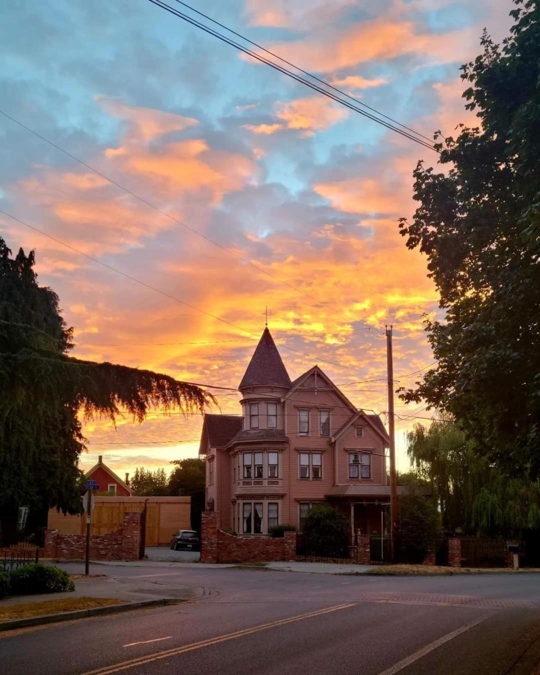 Adams Pragge House - Victorian Bed & Breakfast Порт-Таунсенд Экстерьер фото