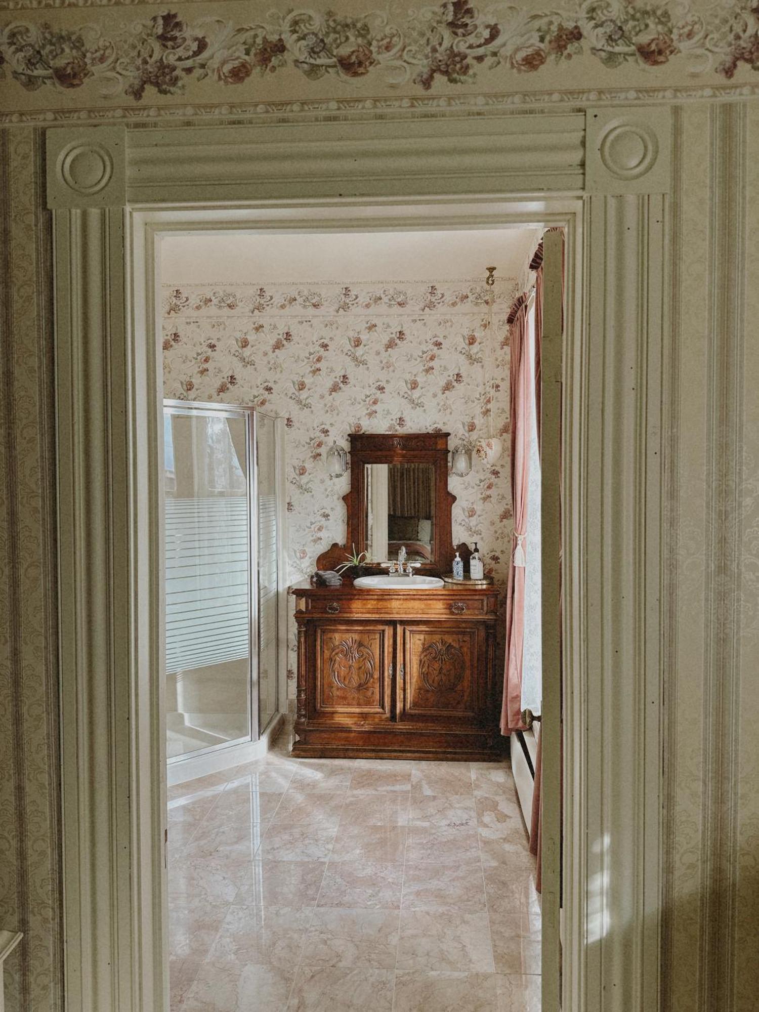 Adams Pragge House - Victorian Bed & Breakfast Порт-Таунсенд Экстерьер фото
